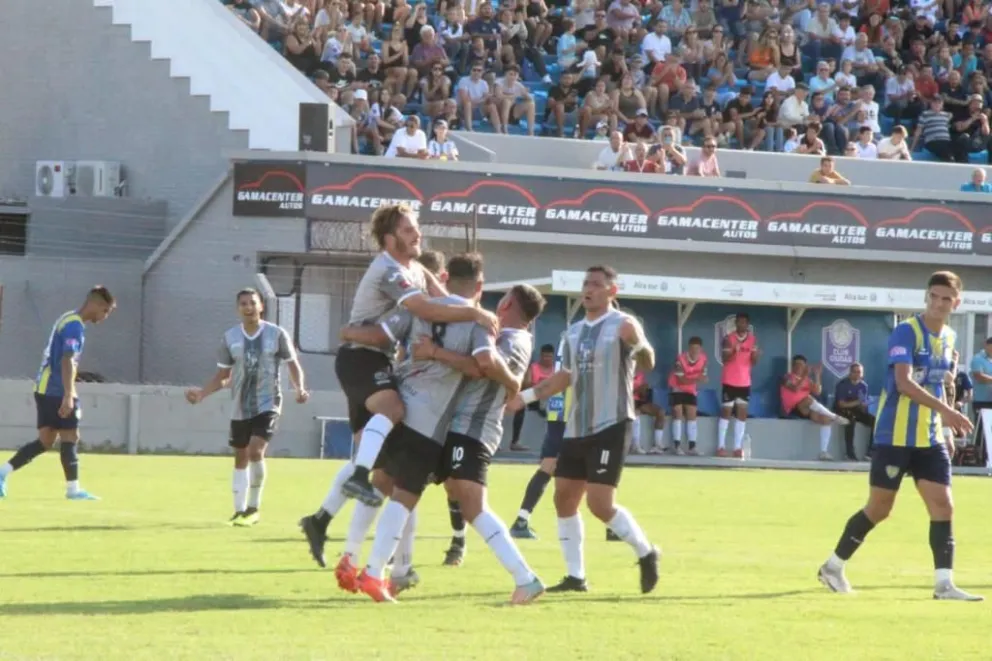 El Club Ciudad de Bolívar recibe a Huracán Las Heras con el objetivo de acercarse a la punta