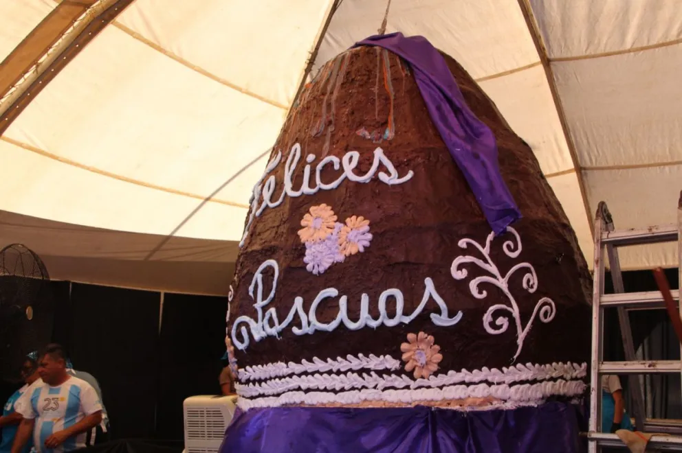 Bolívar celebró las Pascuas con un huevo y una rosca gigantes