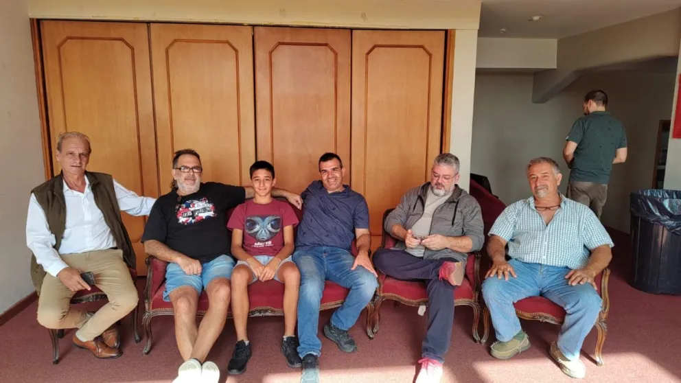 Con entradas agotadas se estrena la película 10 balas en el cine Avenida