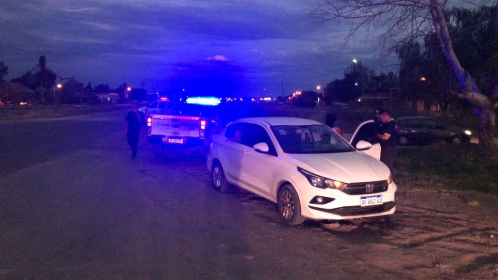 Dos automóviles involucrados en una colisión a metros de la rotonda de la Ruta 226