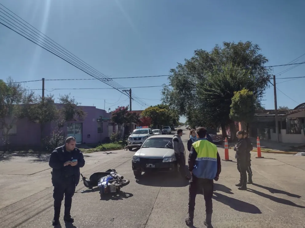 Una motociclista hospitalizada tras una colisión en barrio Casariego