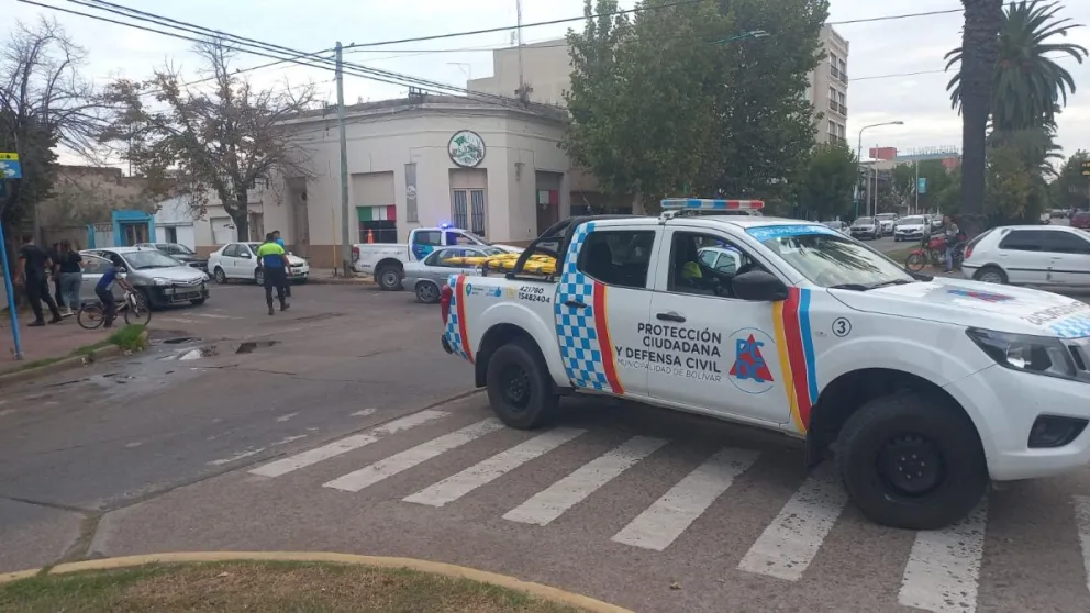 Una camioneta y un automóvil colisionaron en el centro de la ciudad