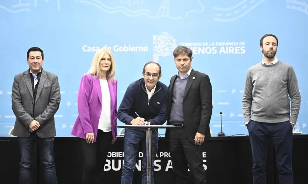 Pisano firmó convenio de obra pública con Kicillof en Casa de Gobierno
