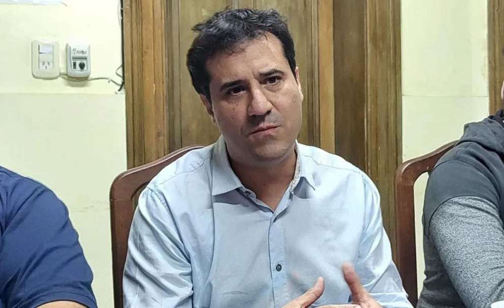 Maximiliano Abad en una visita a la sede del partido radical en Bolívar. Archivo Presente Noticias.