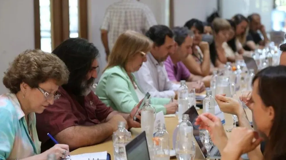 Los gremios docentes pidieron que se active la cláusula de revisión