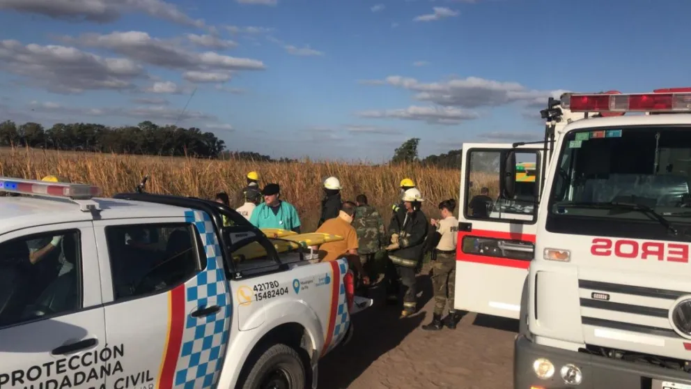 Tres personas fueron hospitalizadas tras un vuelco en la bajada de Miramar