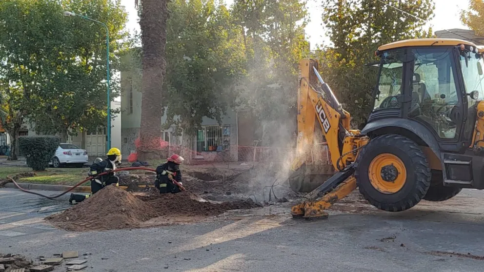 Una maquinaria rompió un caño de gas y obligó a cortar el tránsito en avenida Brown