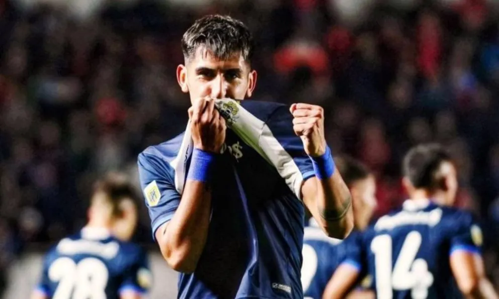 Noche soñada para Pupi Lescano: dos golazos, la figura del partido y tendencia en Twitter