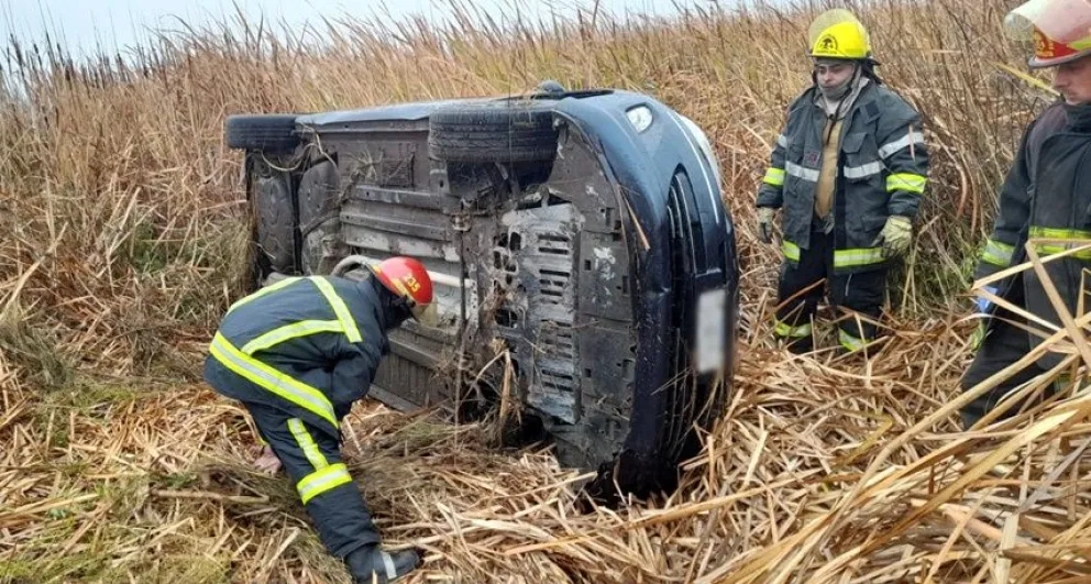 Un auto despistó y volcó en la ruta 65 cerca de Urdampilleta