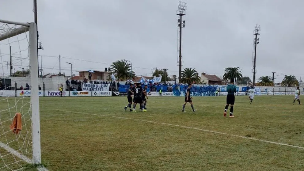 El Club Ciudad de Bolívar ganó de local y se subió a la cima de la tabla 