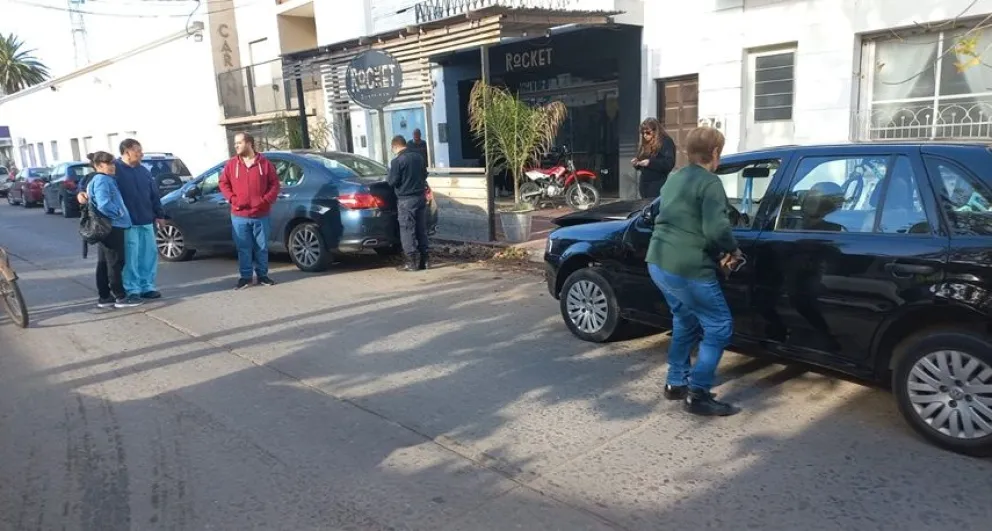 Se produjo un triple choque entre vehículos en la calle Sarmiento