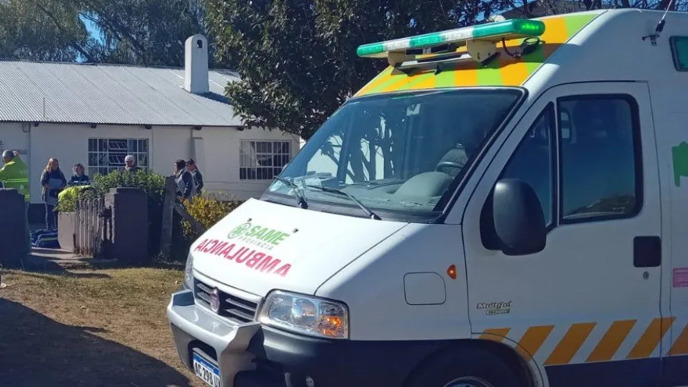 Dos menores de edad resultaron hospitalizados tras accidentarse en moto