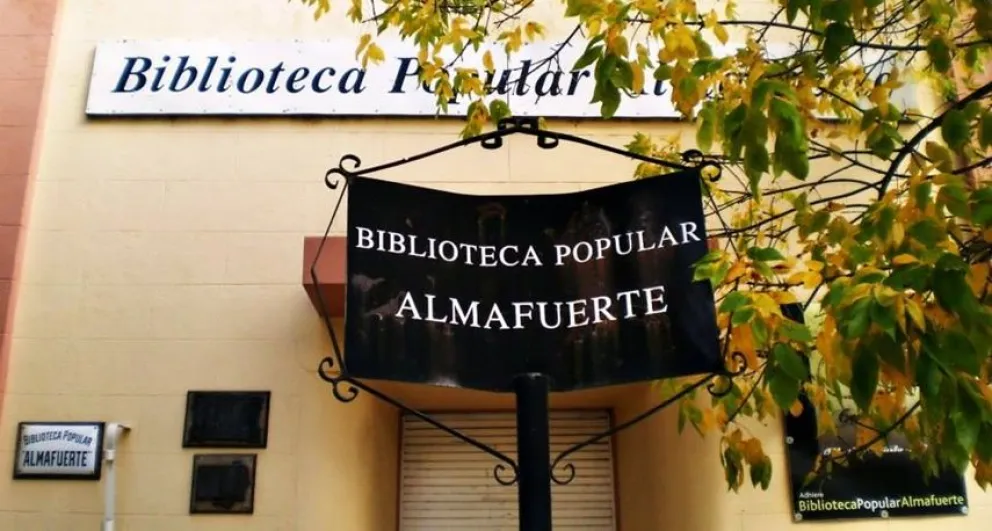 Una biblioteca de más de 100 años podría ser rematada y para evitarlo se lanzó una campaña para recaudar dinero 