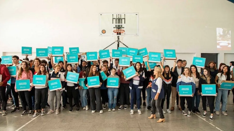 Se entregaron más de 200 notebooks del programa Conectar Igualdad Bonaerense