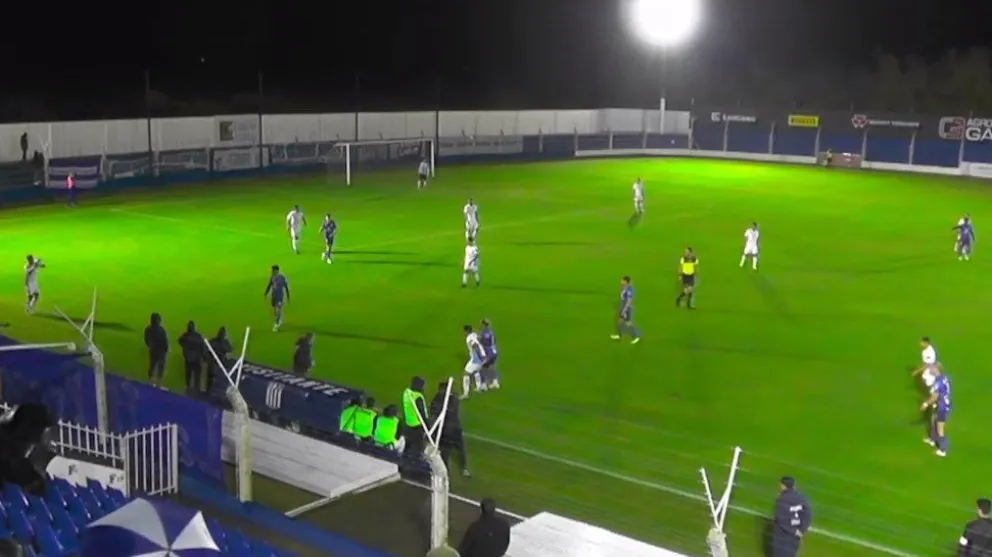 El Club Ciudad de Bolívar cayó ante Argentino de Monte Maíz en un partido repleto de goles