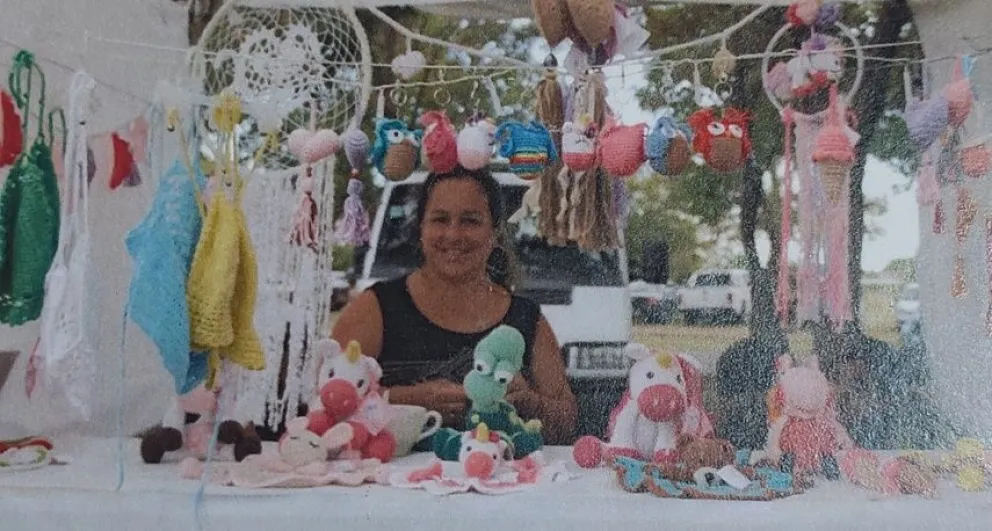 Una artesana denunció que le faltaron telas de su stand y pide ayuda para recuperarlas: "A mí me cuestan y nos las exigen de Cultura"
