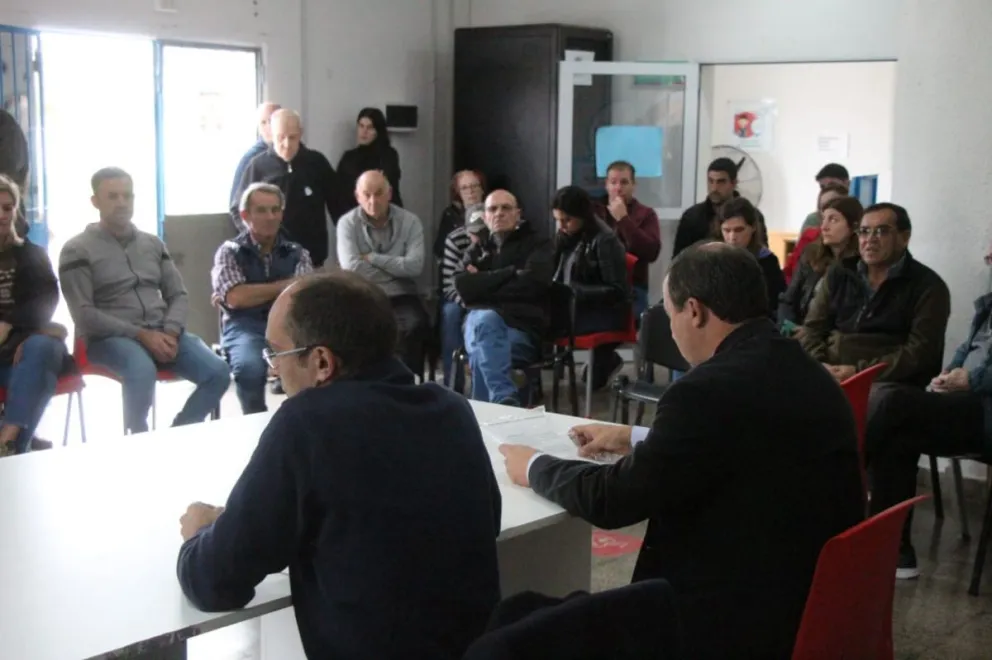 Reunión con vecinos y vecinas que podrán acceder a la conexión de gas natural