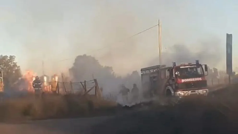 Bomberos Voluntarios prestaron servicio en un incendio de pastos naturales