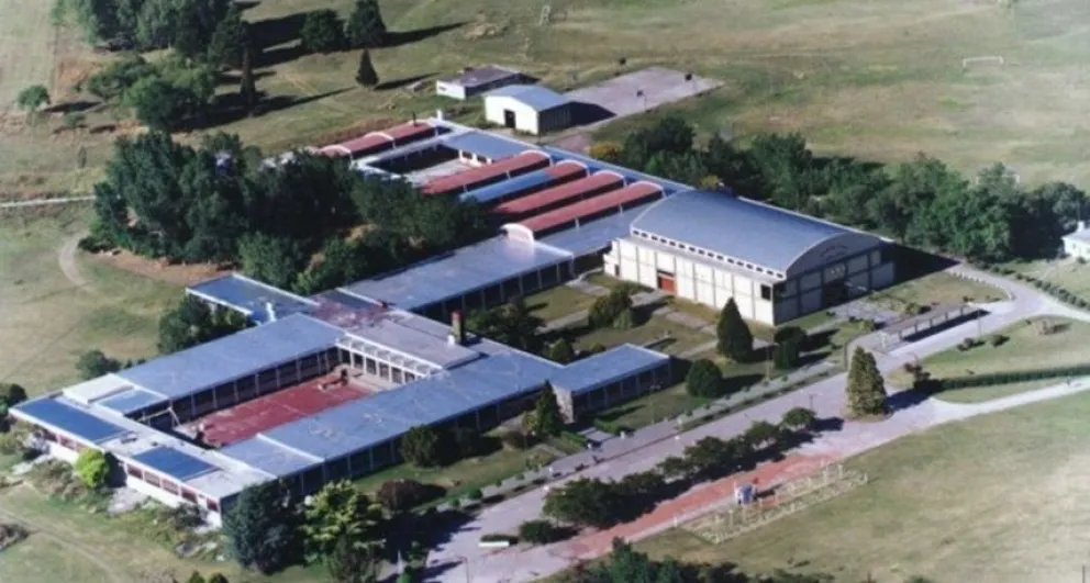 La Provincia otorgará a una escuela la escritura de terrenos pretendidos por el Municipio