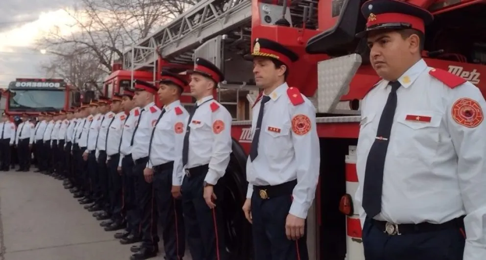 Con un emotivo y multitudinario acto, se conmemoró en Bolívar el Día Nacional del Bombero Voluntario