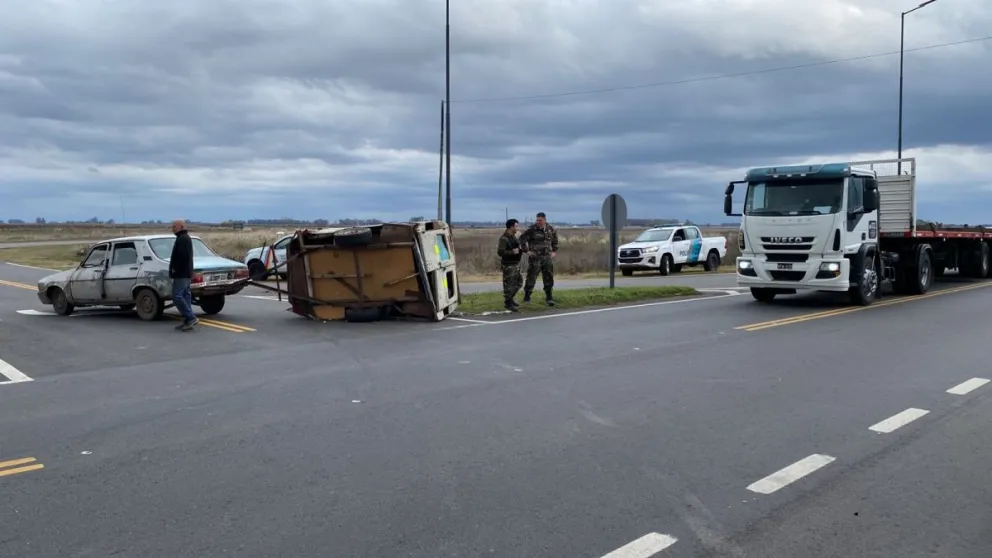 Se produjo una colisión vehicular en la rotonda que une las rutas 65 y 205