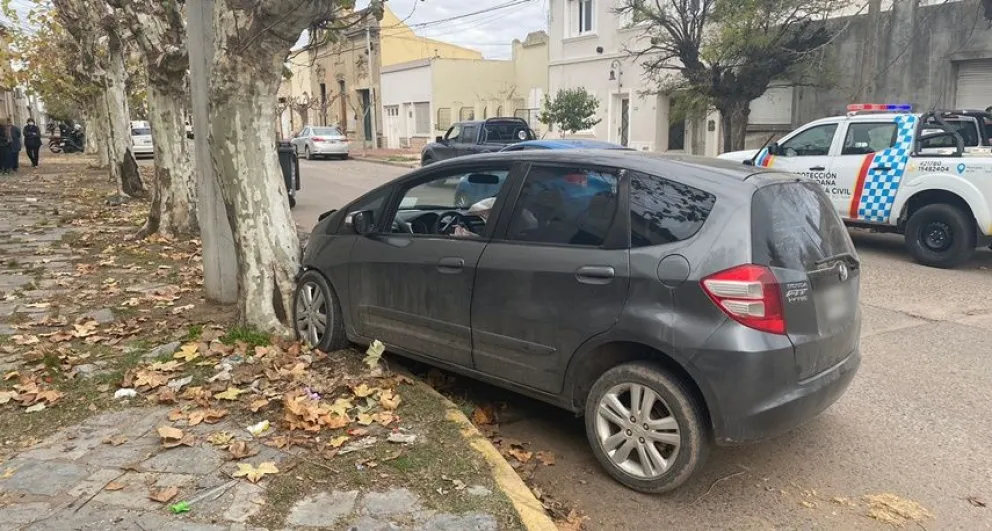 Una mujer fue hospitalizada tras un accidente entre dos autos