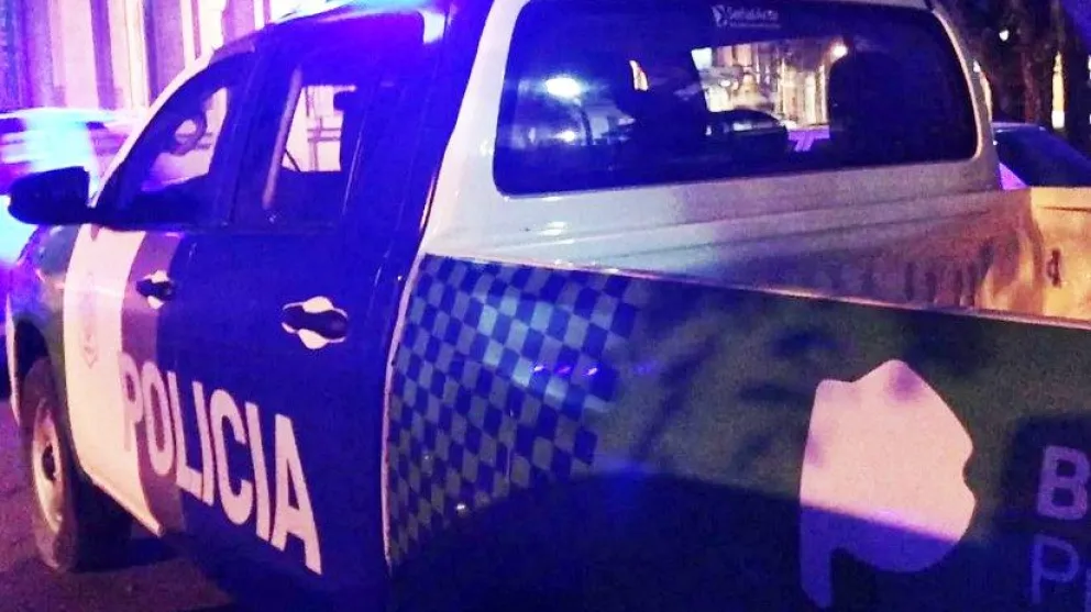 Un motociclista evitó un control tras arrastrar y morder a una agente de tránsito