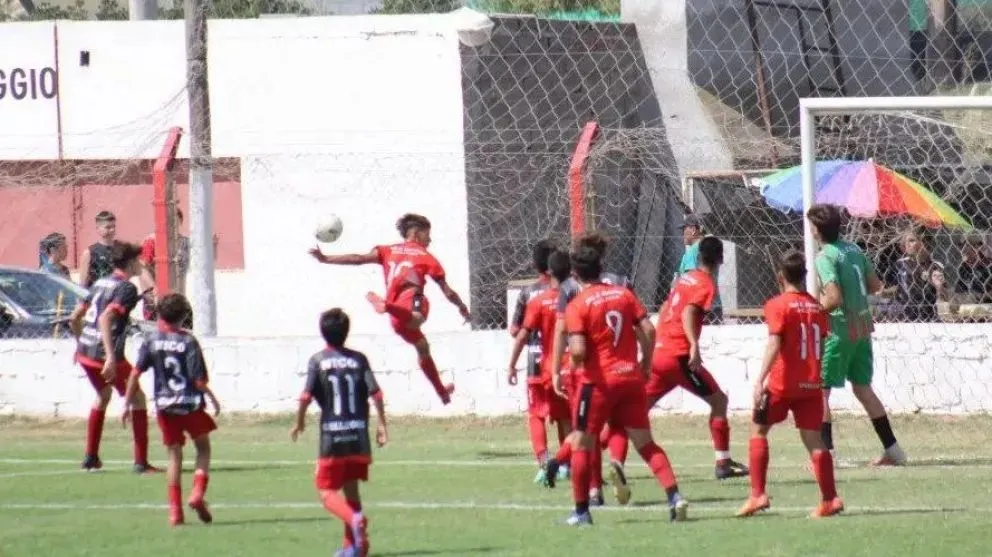 Un captador de talentos de San Lorenzo hará una prueba a jugadores de Bolívar