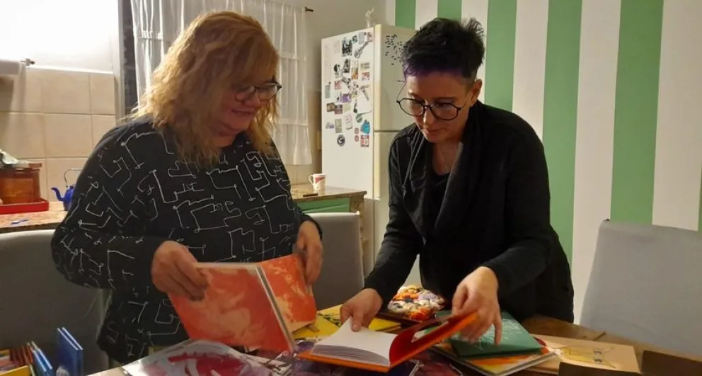 Andrea Volpe y Lorena Mega presentarán Fémur, primera experiencia libro-objeto