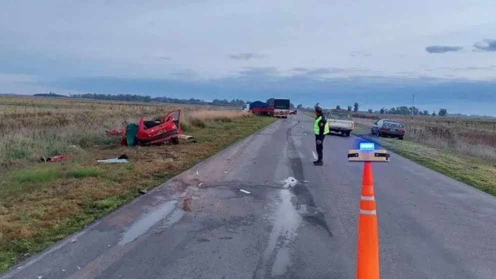 Accidente fatal en Ruta 51: tres fallecidos tras un choque frontal entre un auto y un camión