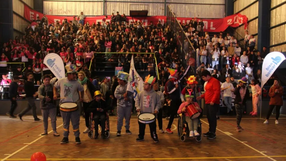 Así se vivió el acto inaugural de los Juegos Estudiantiles 2023 en Bolívar