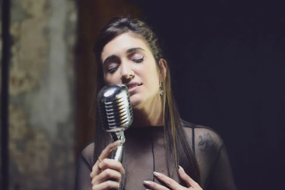 Jazmín Briguez firmó contrato con la productora que trabaja para Cazzu y La Delio Valdez