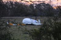 Accidente aéreo: un helicóptero cayó en un campo