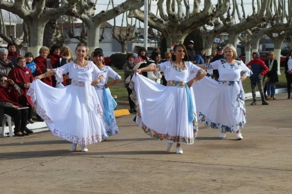 Así se vivió el acto por el Día de la Bandera en Pirovano: "Gracias por el amor"