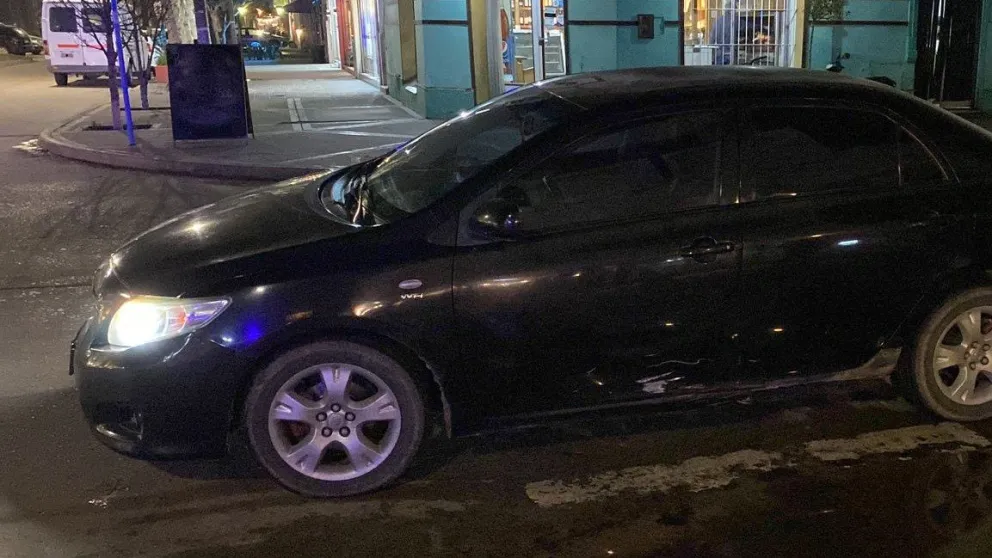 Automóvil y motocicleta protagonizaron una colisión en la zona céntrica de la ciudad
