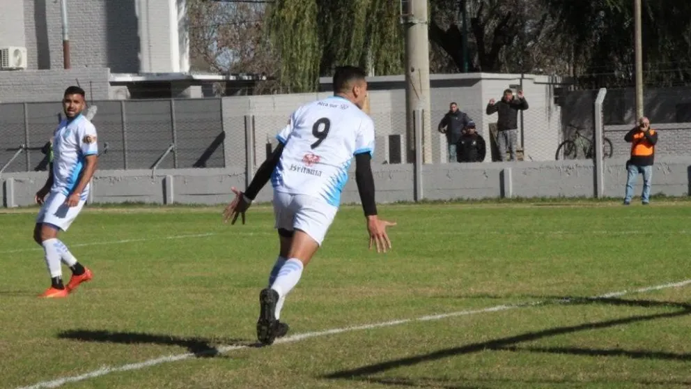 El Club Ciudad de Bolívar recibe a Atenas y busca afianzarse en lo más alto de la tabla
