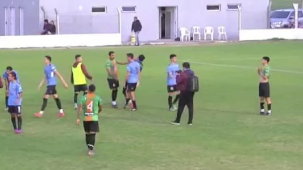 Incidentes luego del partido entre Balonpié y Bancario: hubo intervención policial